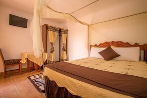 Standard Double Room | Meja, Wi-fi percuma