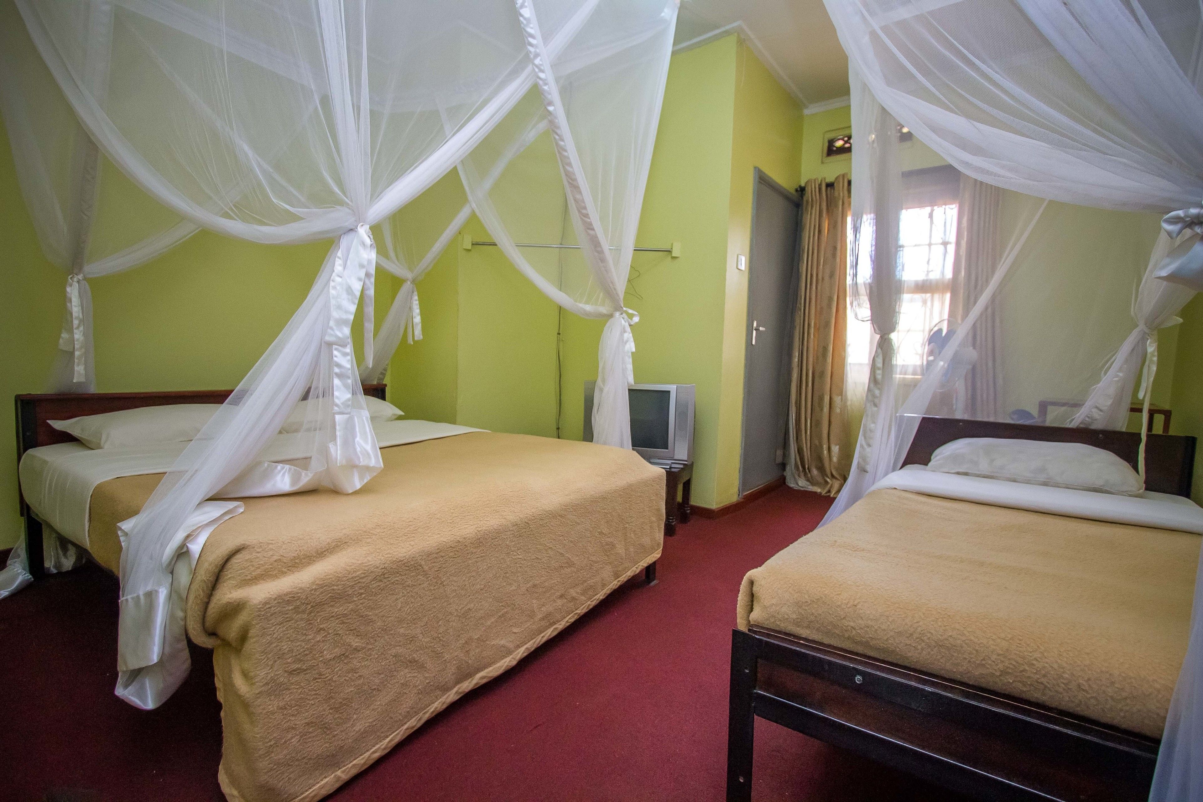 Standard Twin Room | Desk, free WiFi