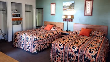 Comfort Single Room, 2 Double Beds, Non Smoking, Bathtub | 1 bedroom, free WiFi, bed sheets