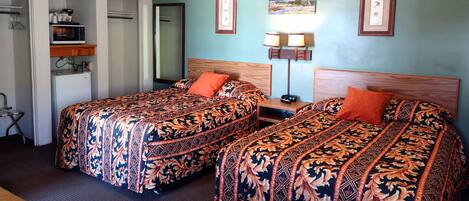 Yhden hengen comfort-huone, 2 parisänkyä, tupakointi kielletty, kylpyamme | 1 makuuhuone, ilmainen Wi-Fi, vuodevaatteet