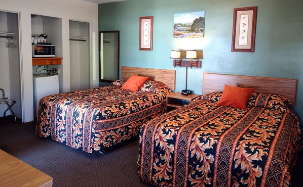 Comfort Single Room, 2 Double Beds, Non Smoking, Bathtub