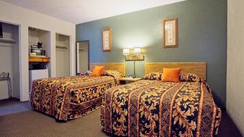 Comfort Single Room, 2 Double Beds, Non Smoking, Bathtub | 1 bedroom, free WiFi, bed sheets