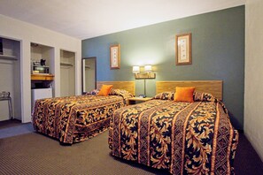 Quarto solteiro conforto, 2 camas de casal, para não fumantes, banheira | Wi-Fi de cortesia, roupa de cama