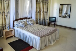 Deluxe Double Room | Desk, soundproofing, free WiFi - Platinum Hotel (Mombasa)