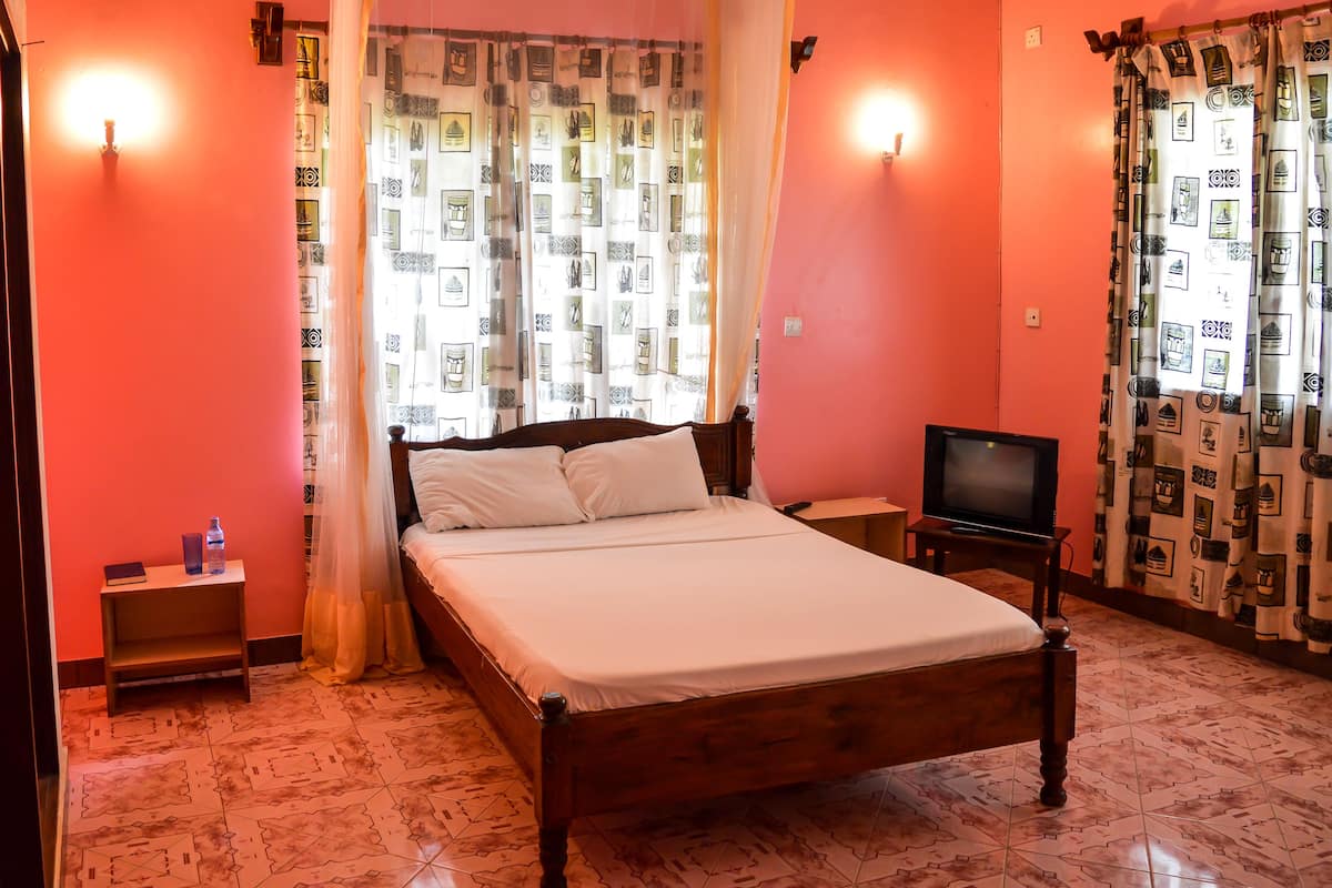 Standard Double Room | Meja, Wi-fi percuma
