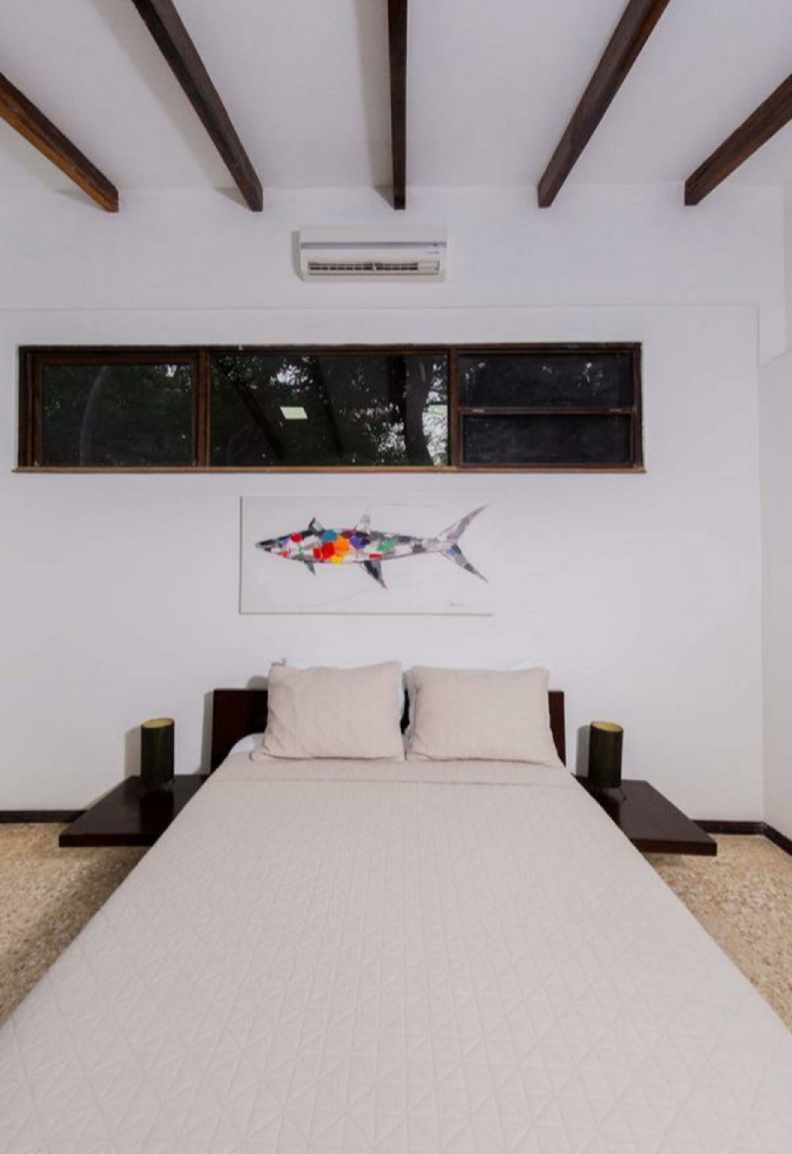 Habitación junior, 1 cama de matrimonio, junto a la playa | Caja fuerte, wifi gratis, ropa de cama