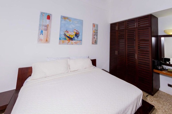 In-room safe, free WiFi, bed sheets