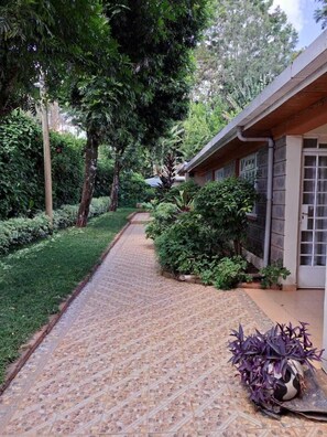 Exterior - Rosslyn Studios (Nairobi)