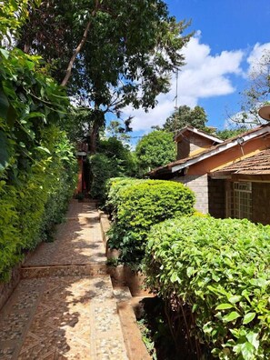 Exterior - Rosslyn Studios (Nairobi)