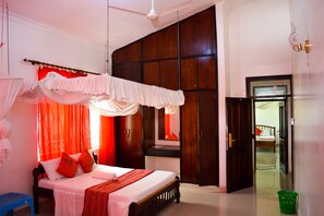 Desk, free WiFi - Sanana Conference Center and Holiday Resort (Mombasa)