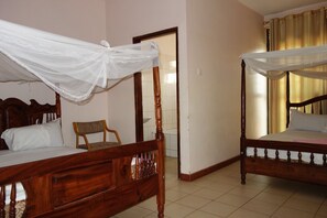Desk, free WiFi - Satellite Hotel (Kampala)