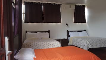 Minibar, escritorio, wifi gratis y ropa de cama