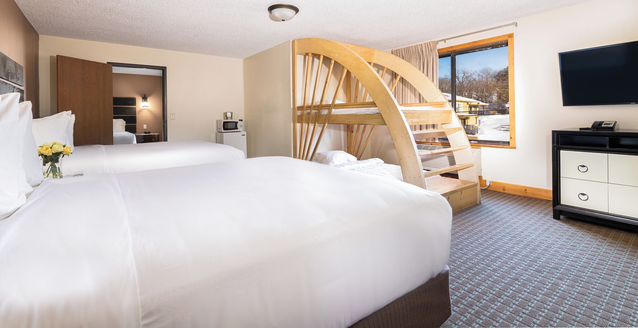 Studio Suite | Peralatan tempat tidur premium, meja, langsir/tirai gelap terus 