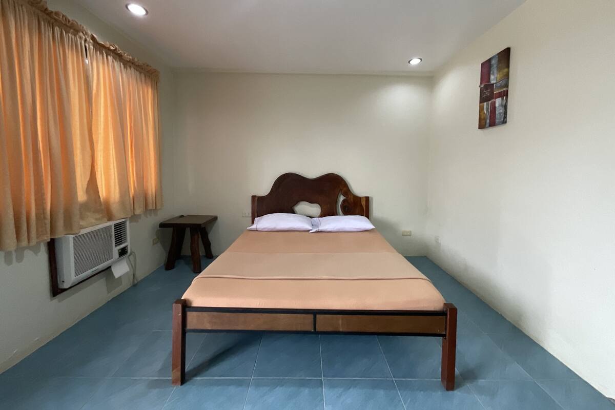 Quarto standard, 1 cama de casal | 1 quarto, individualmente decorados, individualmente mobiliados