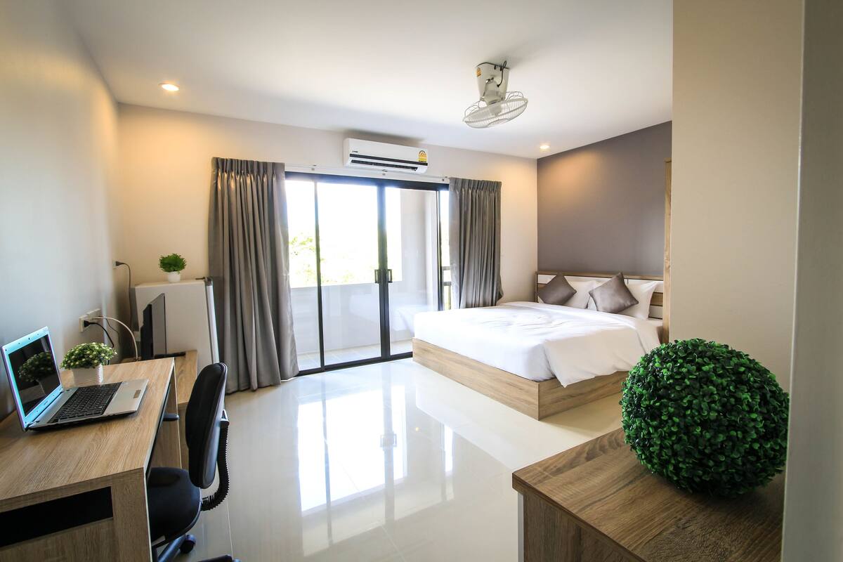 Deluxe Double Room | Desk, soundproofing, WiFi (free), bed sheets