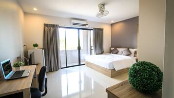 Deluxe Double Room | Desk, soundproofing, free WiFi, bed sheets