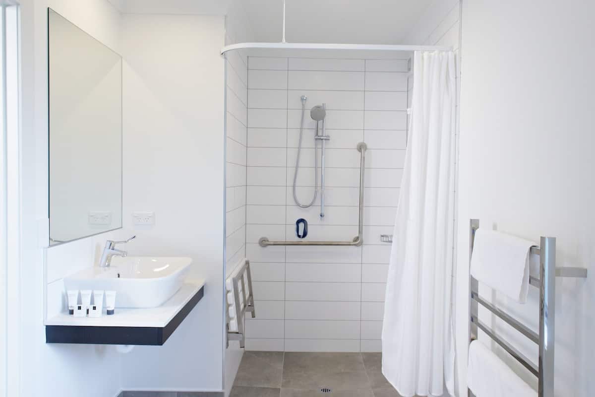 Studio exĂ©cutif, accessible aux personnes Ă mobilitĂ© rĂ©duite | Rideaux dâobscurcissement, systĂšme dâinsonorisation