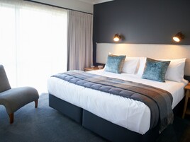 套房, 1 间卧室 | 遮光窗帘、隔音、熨斗/熨衣板、婴儿床