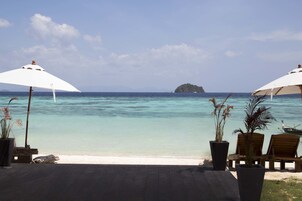 On the beach, white sand, sun-loungers, beach umbrellas