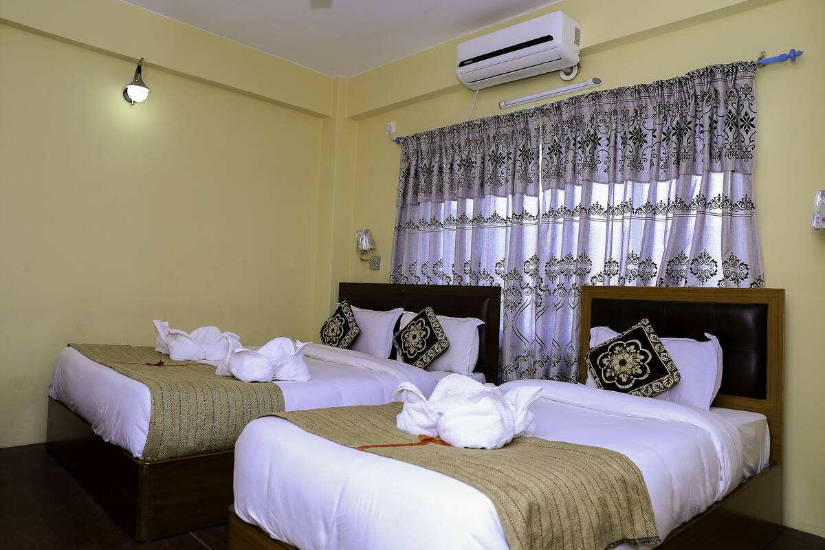 Premium bedding, in-room safe, desk, laptop workspace
