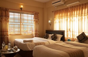 Premium bedding, in-room safe, desk, laptop workspace - Hotel Mantra Inn (Pokhara)