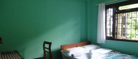 Comfort-dobbeltværelse - bakkeudsigt | Pengeskab på værelset, gratis Wi-Fi