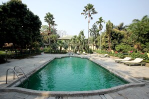 Hồ bơi ngoài trời 
