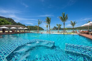 2 piscinas al aire libre