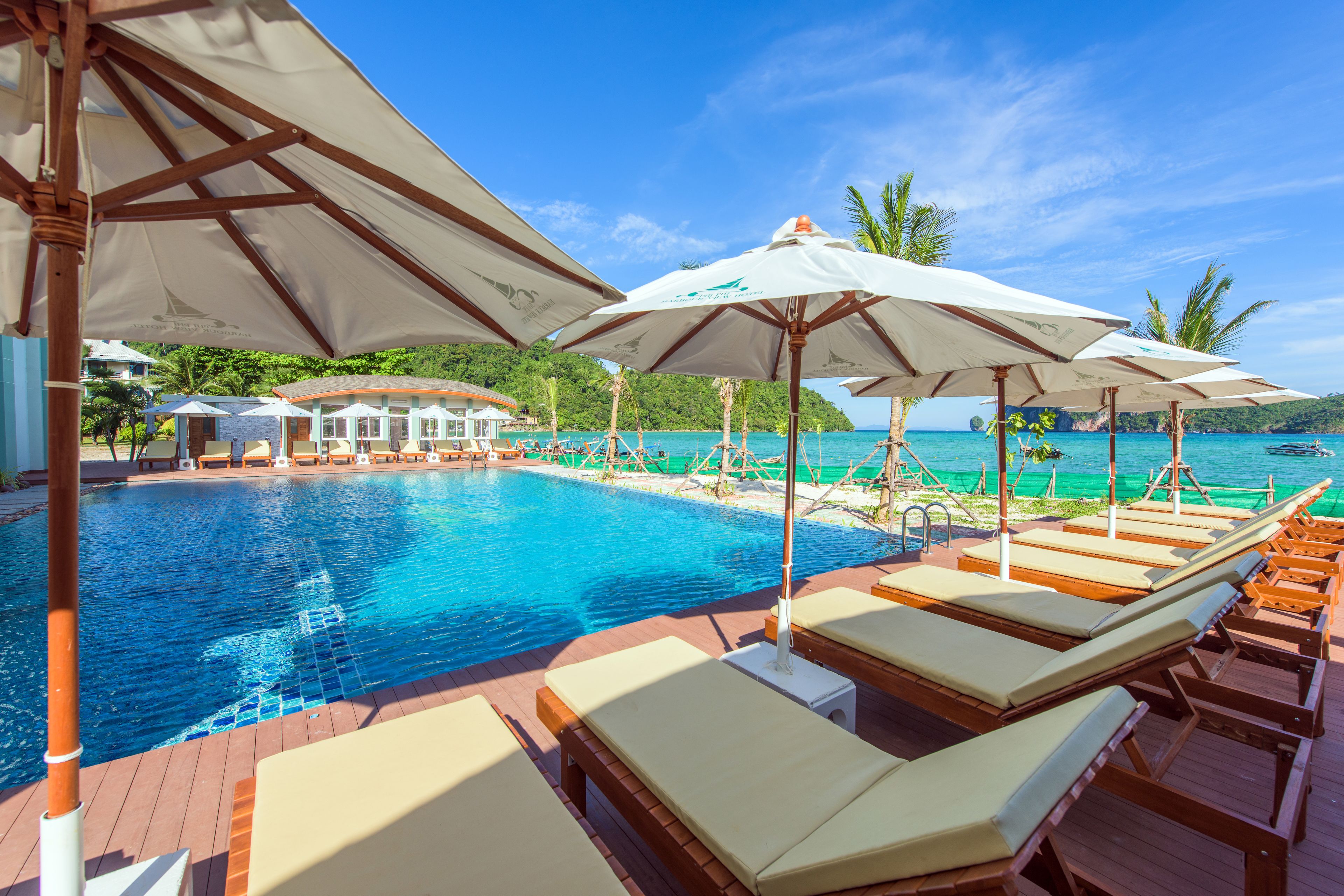 2 utendørsbassenger