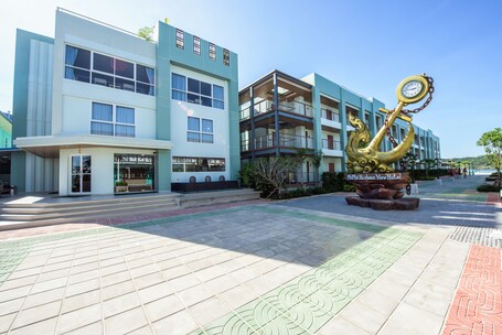 Phi Phi Harbour View Hotel - view 3