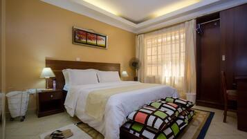 In-room safe, desk, soundproofing, free WiFi