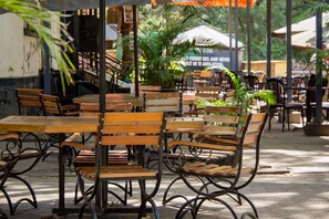 Daily continental breakfast (USD 5 per person)