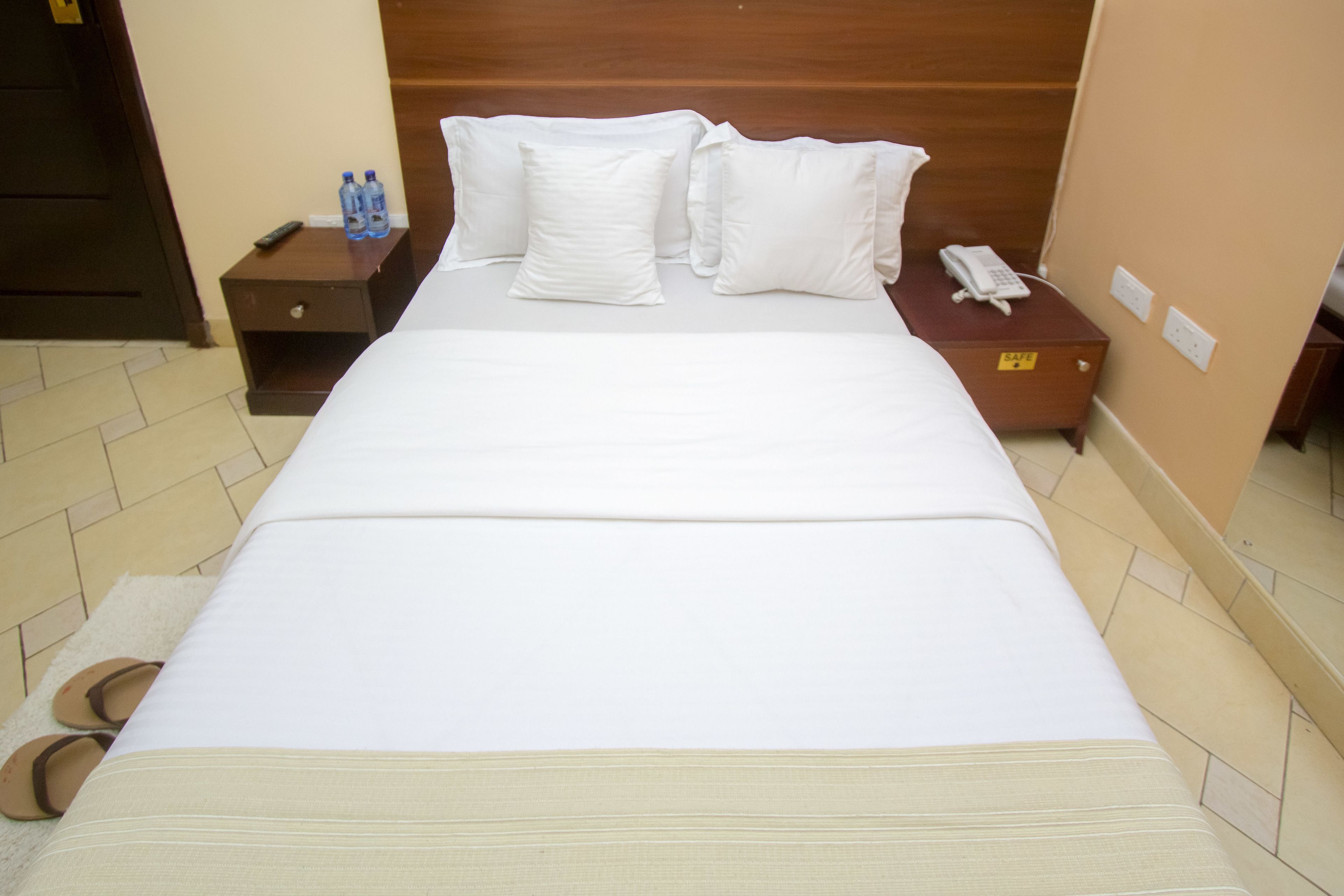 standard room | 1 bedroom, in-room safe, desk, soundproofing