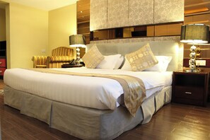 Egyptian cotton sheets, premium bedding, memory-foam beds, in-room safe - Clarence House Nairobi (Nairobi)