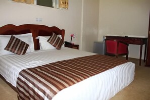 Deluxe Room, 1 Katil Raja (King) | Peti besi dalam bilik, meja, Wi-fi percuma 