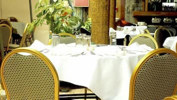 Desayuno de cocina local incluido todos los días