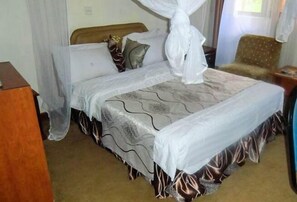 Desk, free WiFi - Colline Hotel (Mukono)