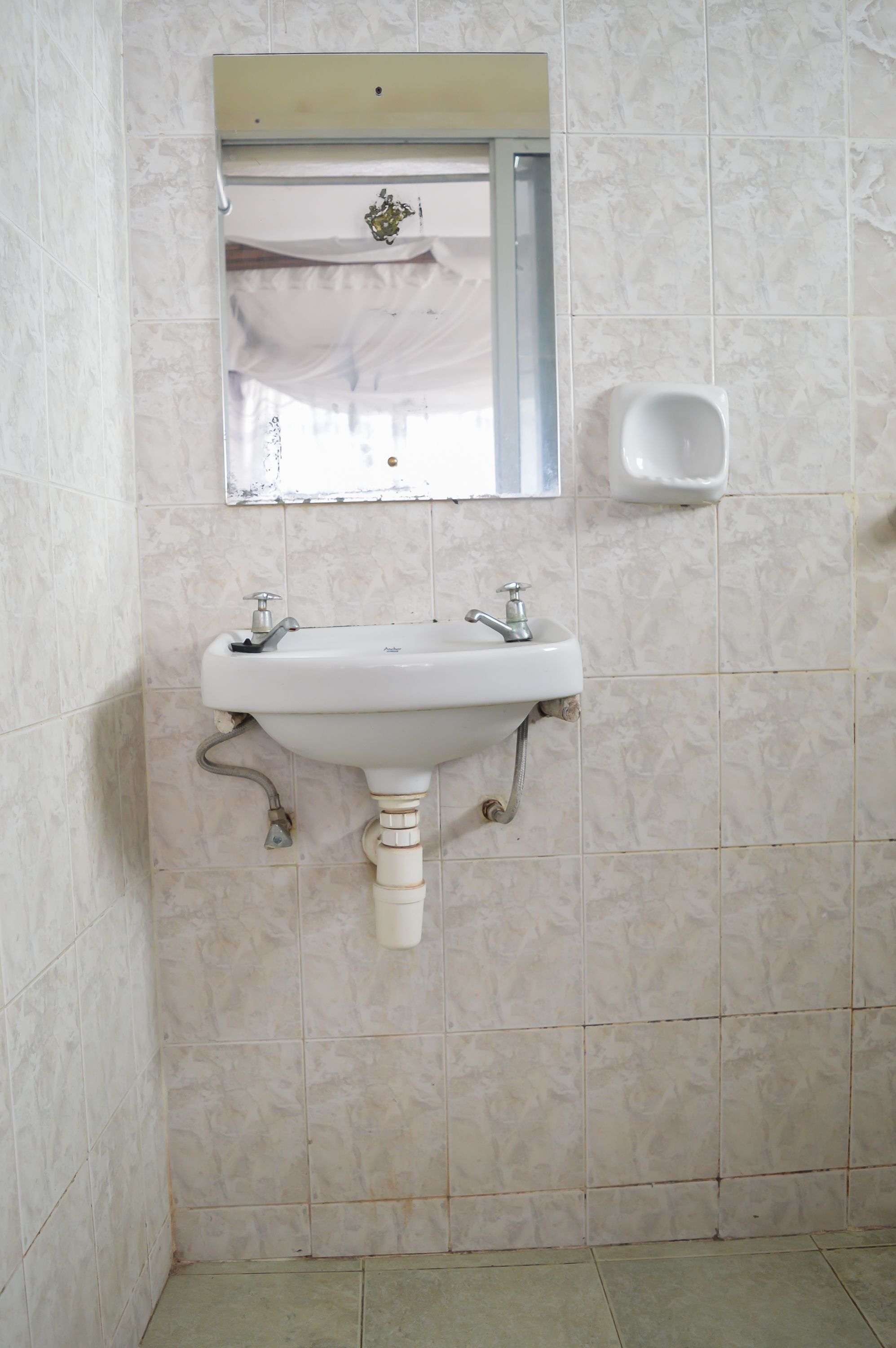 shower, free toiletries, towels