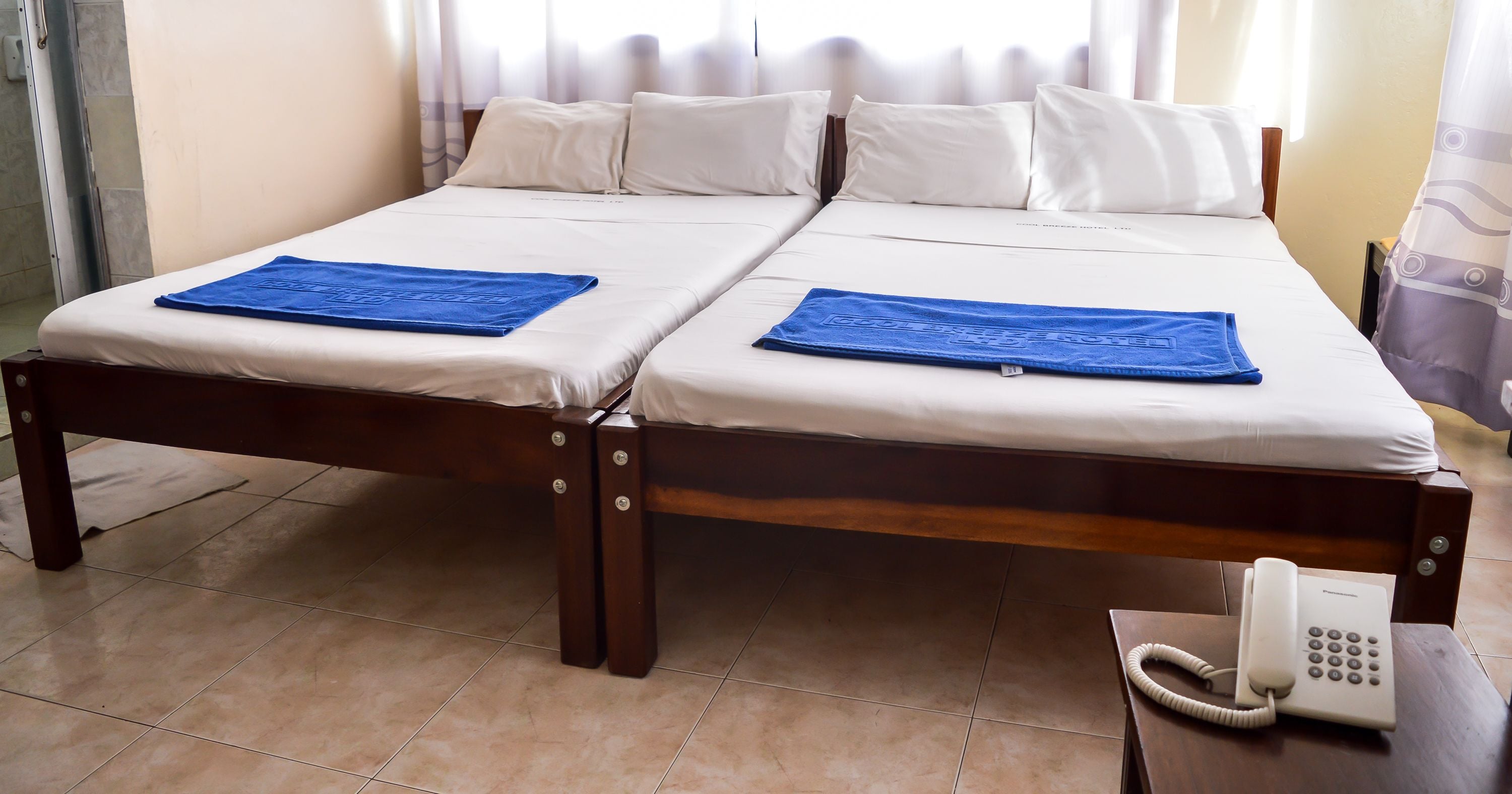 standard twin room | desk, free wifi