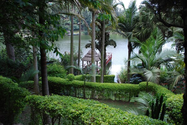 BBQ/picnic Area - Crater Bay Cottages (Kabale)