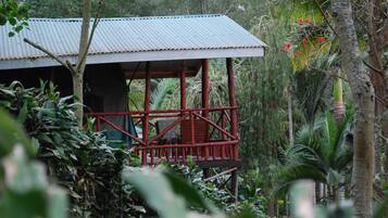 Basic Tree House, 1 Double Bed, Lake View | Desk, bed sheets