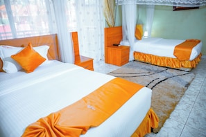 Standard Twin Room | In-room safe, desk, free WiFi - Crystal Suites and Apartments (Kampala)