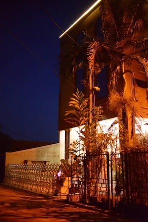 Exterior - Crystal Suites and Apartments (Kampala)