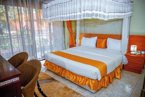 Kamar Double Standar | Brankas, meja kerja, dan Wi-Fi gratis