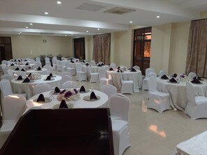 Indoor wedding - Crystal Suites and Apartments (Kampala)