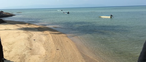 På stranden