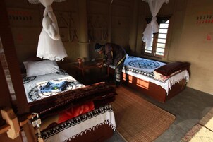 基础双人房或双床房 | 浴室 | 淋浴设施、免费洗浴用品、拖鞋、毛巾