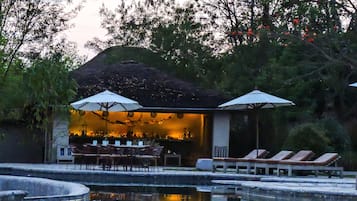 Poolbar
