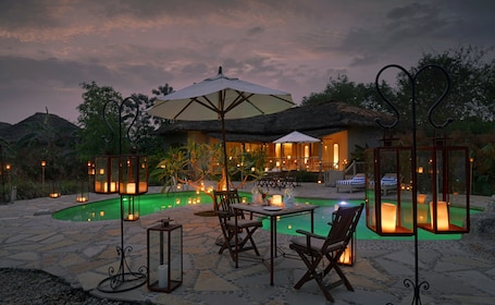 Breakfast, lunch and dinner served. Barahi Jungle Lodge