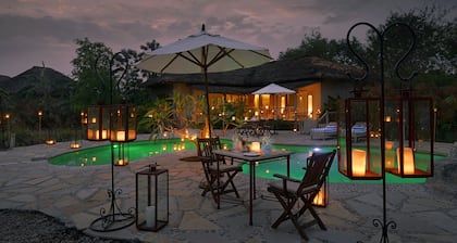 Barahi Jungle Lodge